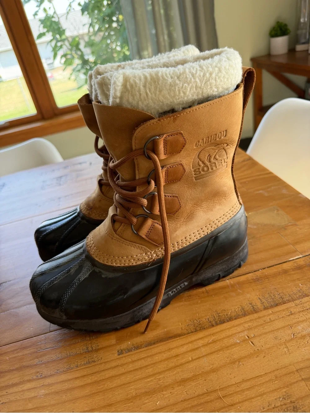 Sorel Women’s Caribou Boot in Black and Tan